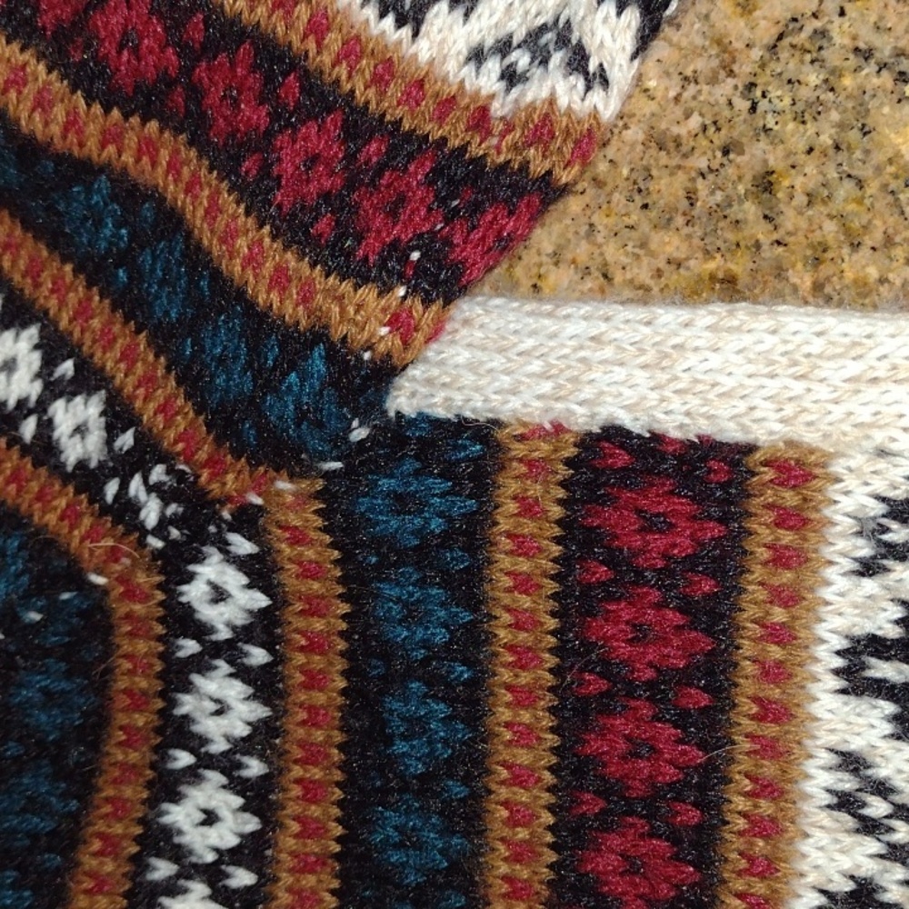 Peruvian Alpaca Knit Sweater - Picture 5 of 5